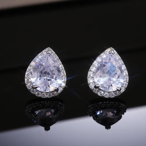 New Pear cut Diamond Stud Earrings - Picture 5 of 6